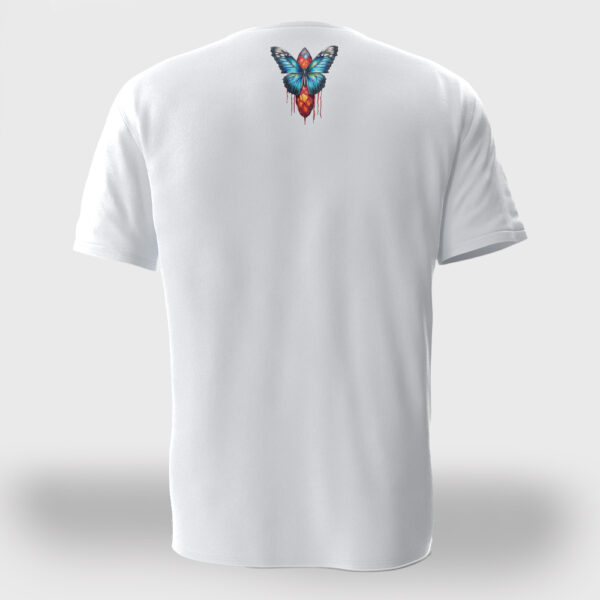 Schmetterling Kokon Bunt Tattoo Unisex T-Shirt von Redbird Tattoo Mode in weiß. Von XS-3XL. großer print auf der vorderseite und ein kleiner print auf der rückseite