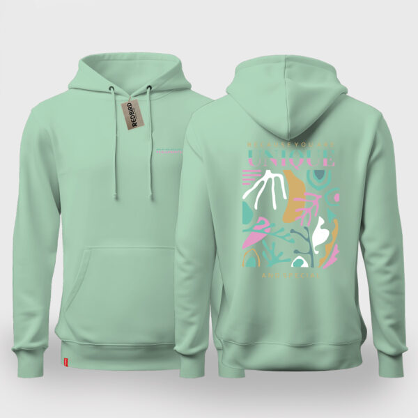 Drei stilvolle Redbird-Hoodie für Frauen in den Farben mint mit einem einzigartigen grafischen Design auf der Rückseite. Das Motiv kombiniert farbenfrohe, abstrakte Formen und den inspirierenden Text „Weil du einzigartig und besonders bist“.